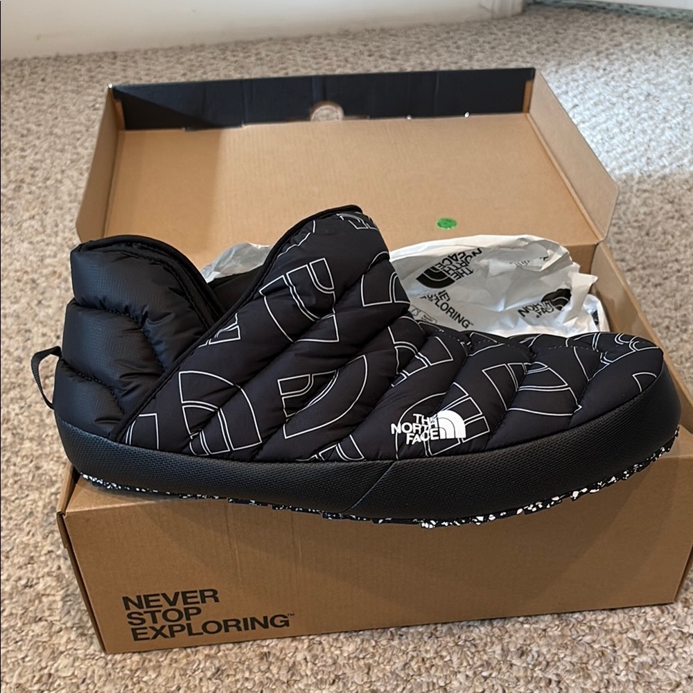 Brand new North Face Mens Black Quilted winter boots